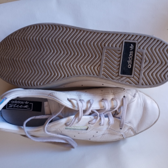 Adidas sleek shoe - Picture 1 of 1